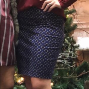 Express above the knee, size 4 skirt, nearly new condition.